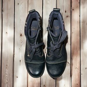 Women’s Clark’s collection whistle bea booties - size 7